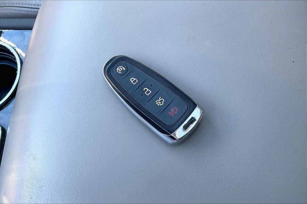 Used 2016 Lincoln Navigator L Select RWD image 40