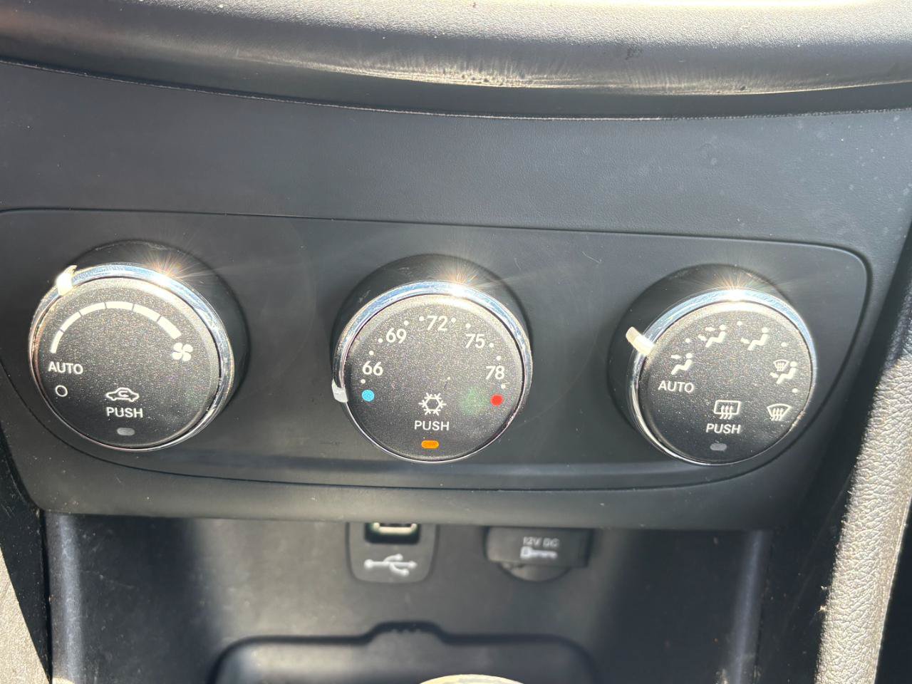 Used 2012 Dodge Avenger SXT Plus FWD image 14