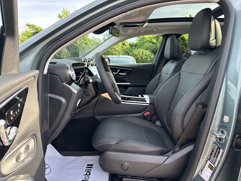 New 2025 Mercedes-Benz GLC 350e 4MATIC image 11