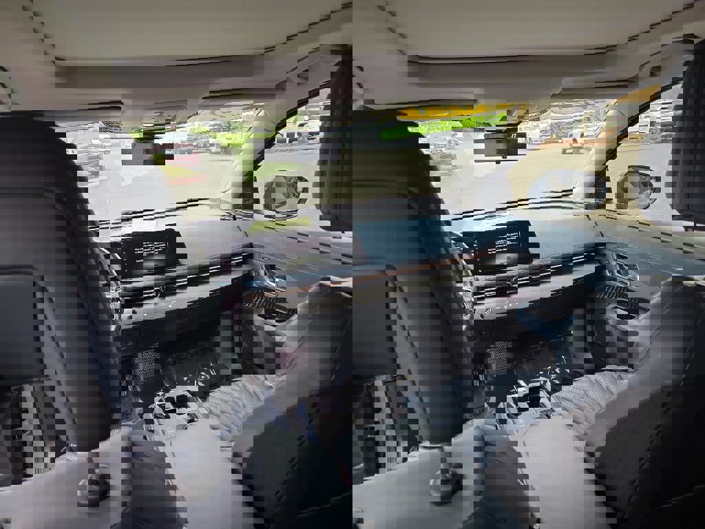 Used 2023 Nissan Ariya image 11