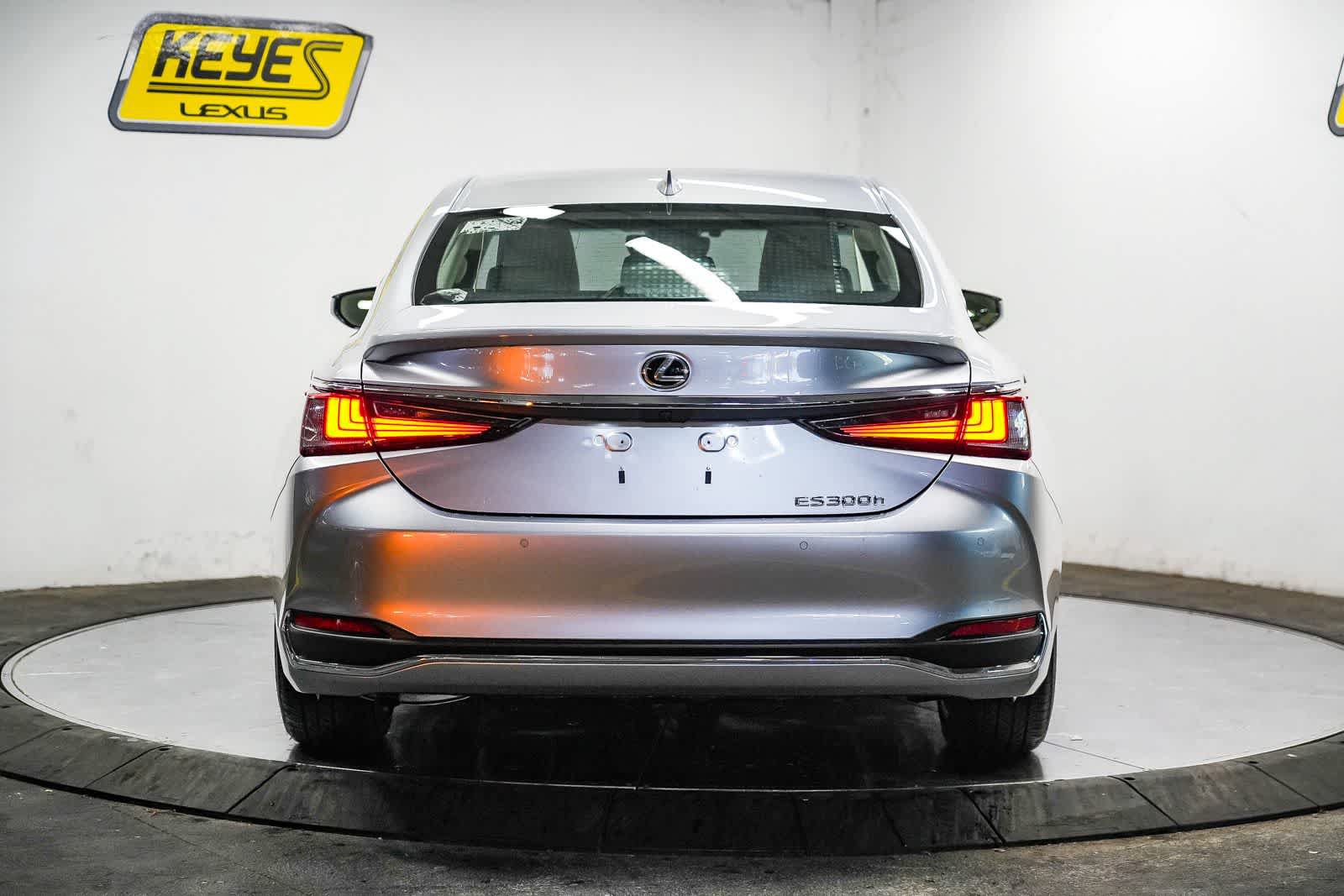 Used 2025 Lexus ES 300h w/ Accessory Package (Z2) FWD image 5