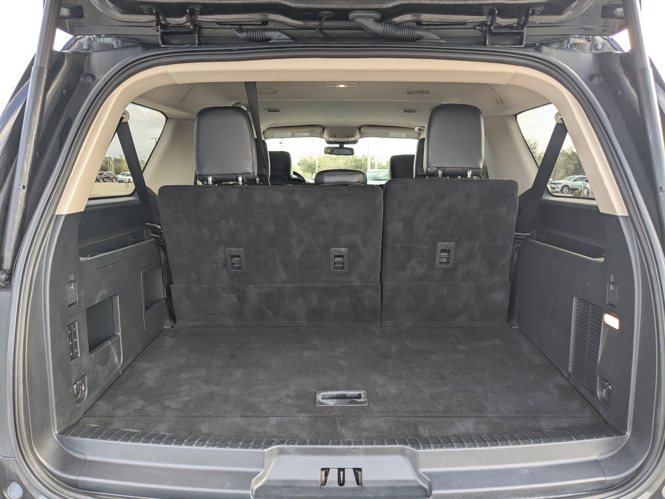 Used 2024 Ford Expedition Max XLT image 13