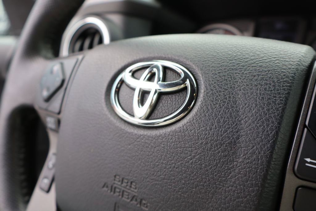 Used 2016 Toyota Tacoma TRD Off-Road image 24