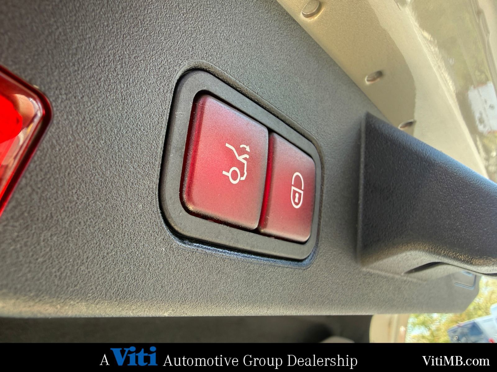 Used 2013 Mercedes-Benz SL 550 image 25
