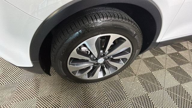 Used 2019 Buick Encore Essence FWD image 10