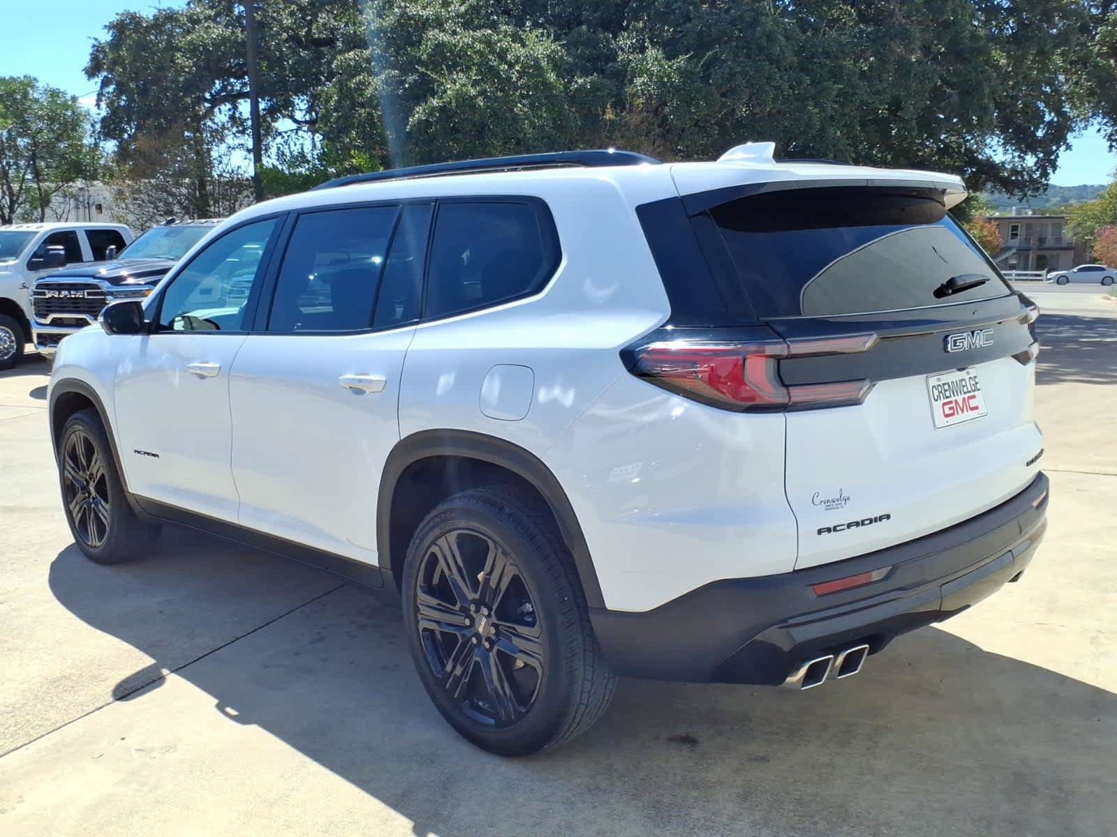 Certified 2025 GMC Acadia Elevation w/ Elevation Premium Package FWD image 25
