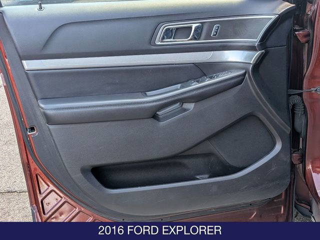 Used 2016 Ford Explorer XLT w/ Equipment Group 202A AWD/4WD image 11