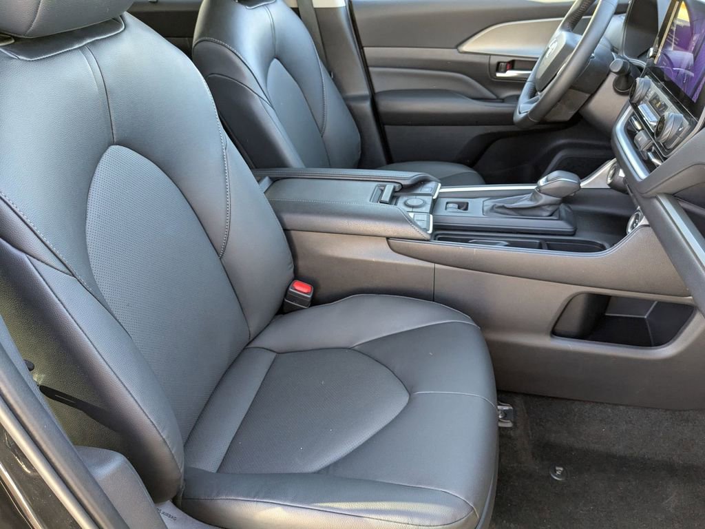 Used 2025 Toyota Grand Highlander AWD image 39
