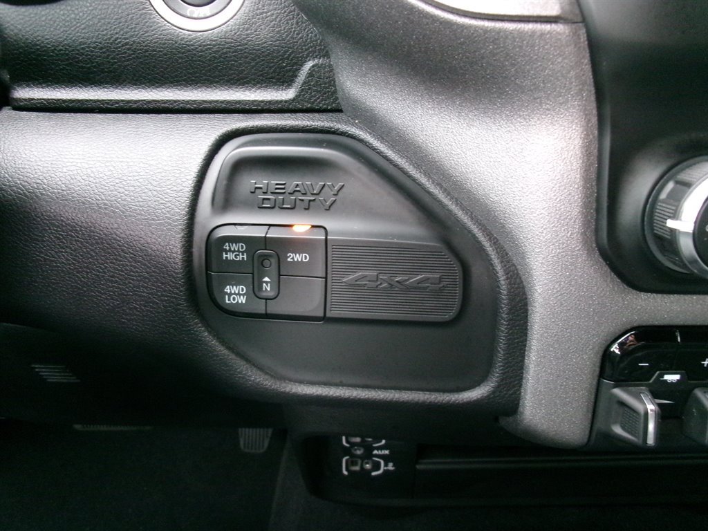 Used 2024 RAM 2500 Tradesman w/ Chrome Appearance Group AWD/4WD image 18