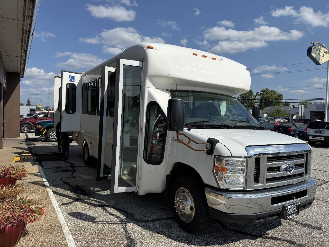Used 2016 Ford E-450 and Econoline 450 Super Duty w/ Shuttle Bus Prep Package RWD image 3
