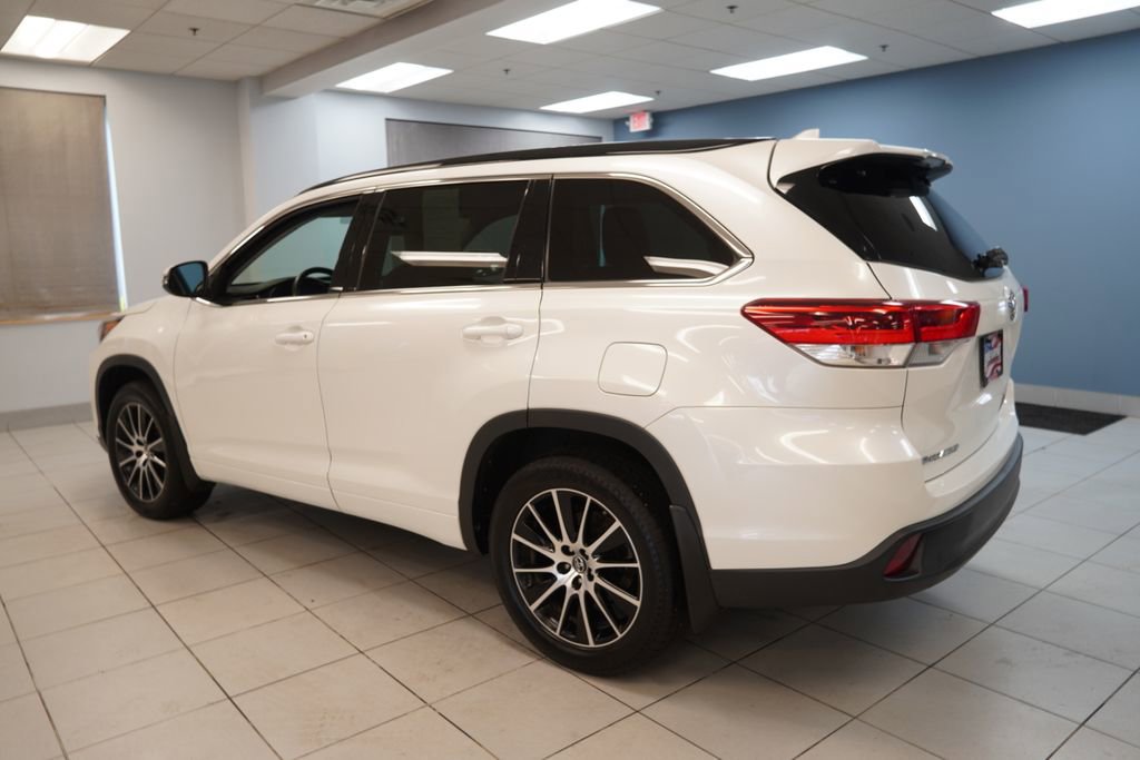 Used 2018 Toyota Highlander SE image 8