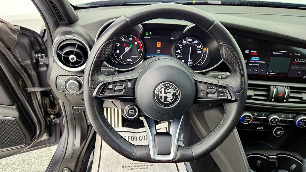 Used 2022 Alfa Romeo Giulia Ti image 14