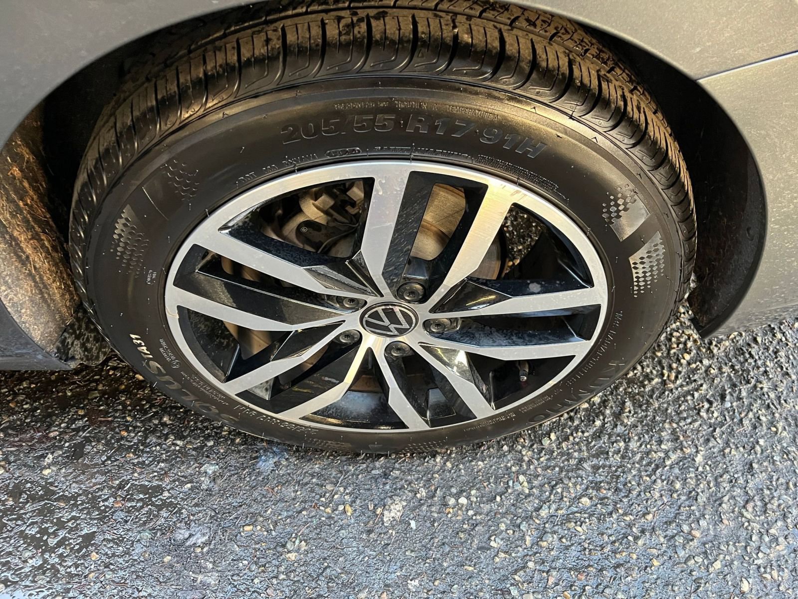 Used 2025 Volkswagen Jetta SE image 32