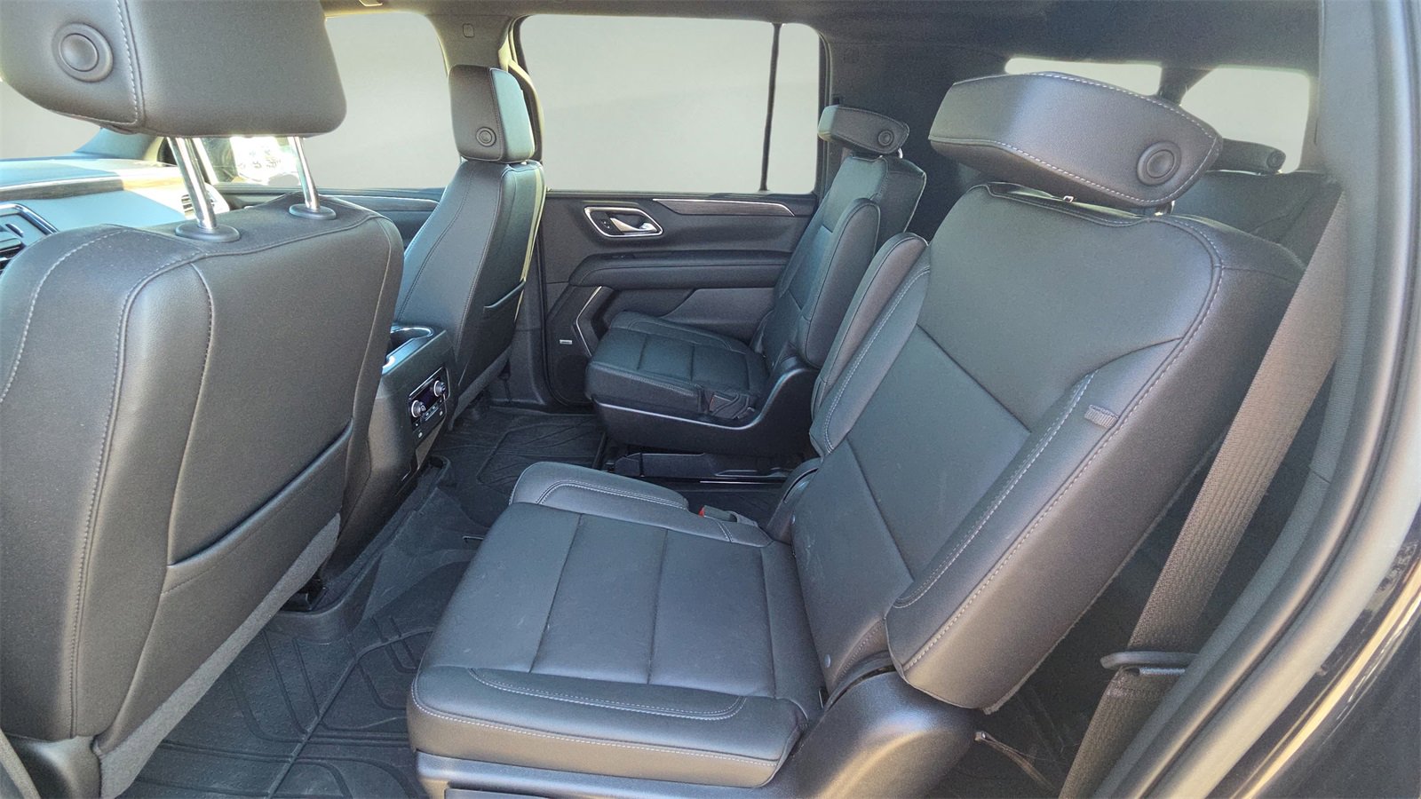 Used 2022 Chevrolet Suburban Z71 w/ Z71 Off-Road Package image 20