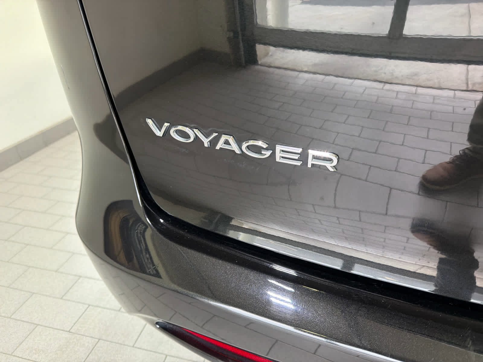 Used 2023 Chrysler Voyager LX FWD image 8