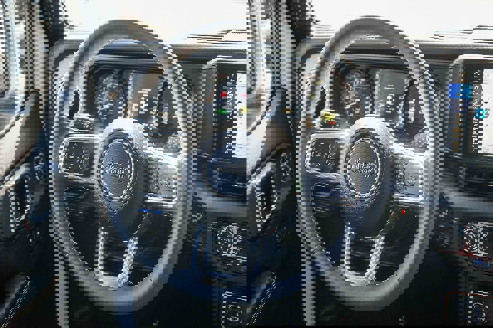 Used 2025 Jeep Wrangler Sahara image 14