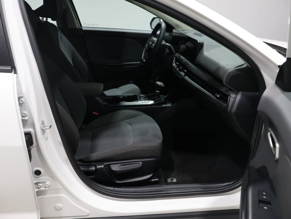Used 2025 Kia K4 LXS image 22