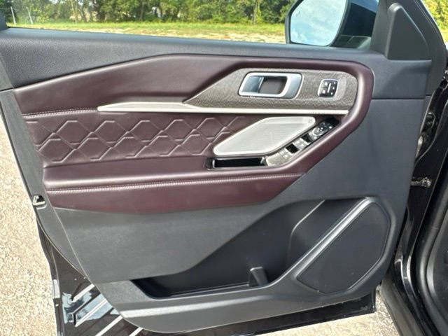 Used 2025 Ford Explorer Platinum w/ LUX Leather Package AWD/4WD image 19