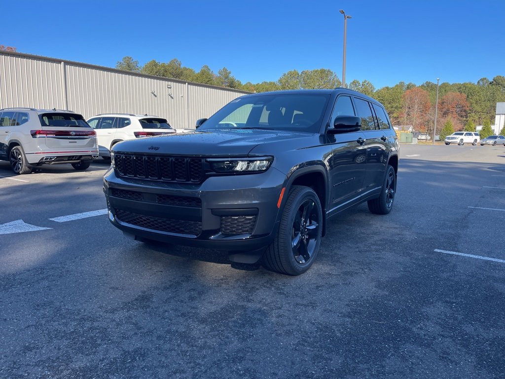 New 2025 Jeep Grand Cherokee L Altitude image 2