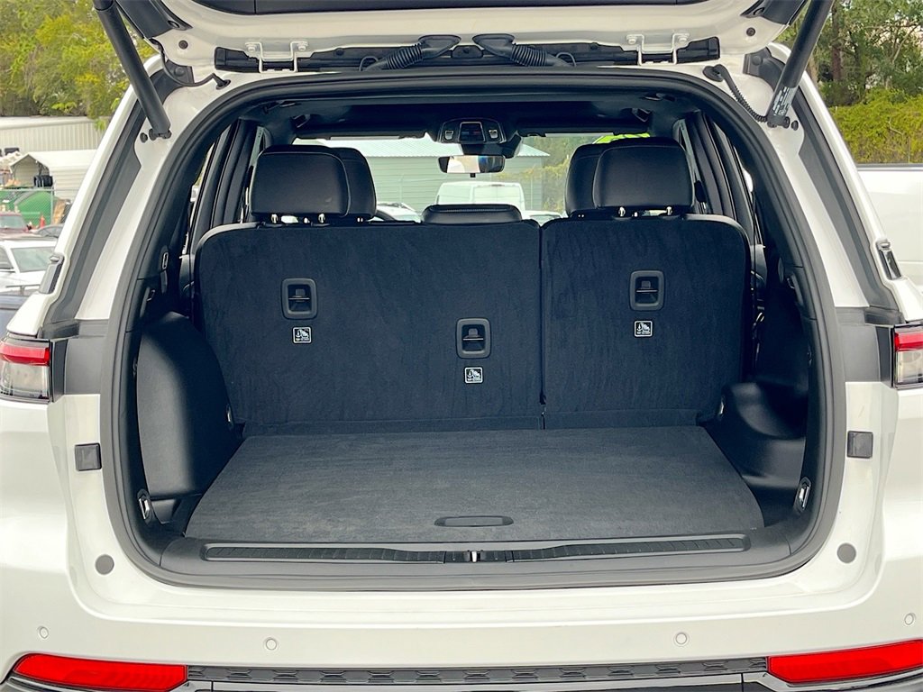 Certified 2025 Jeep Grand Cherokee Altitude image 25