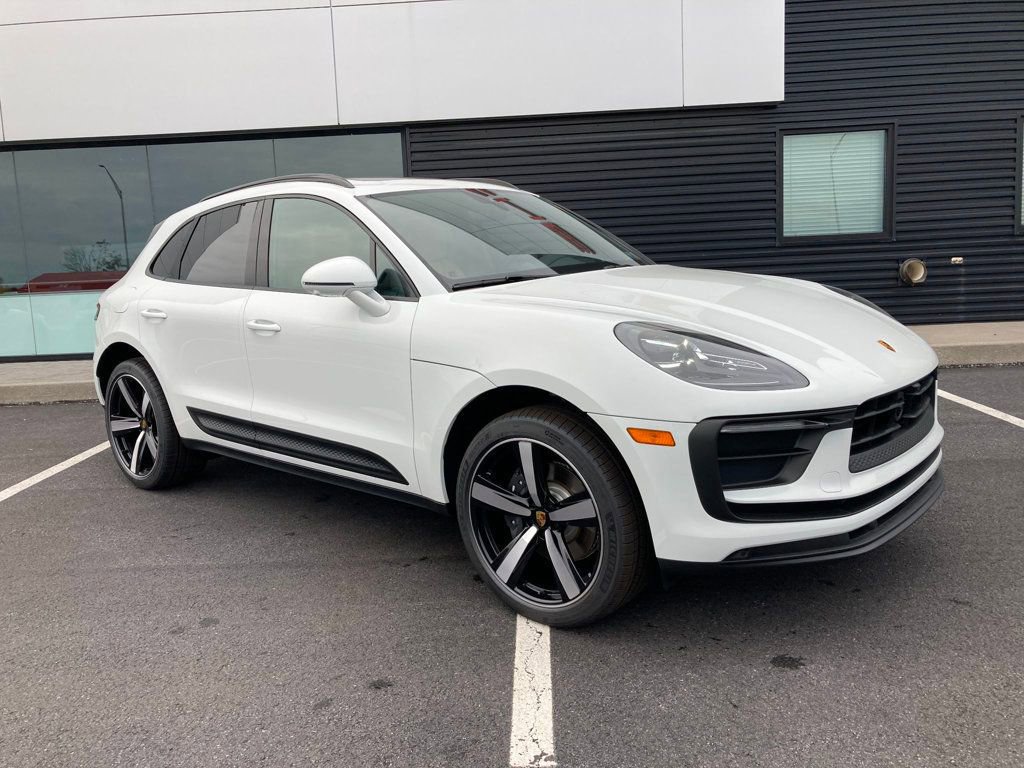 Used 2025 Porsche Macan AWD image 18
