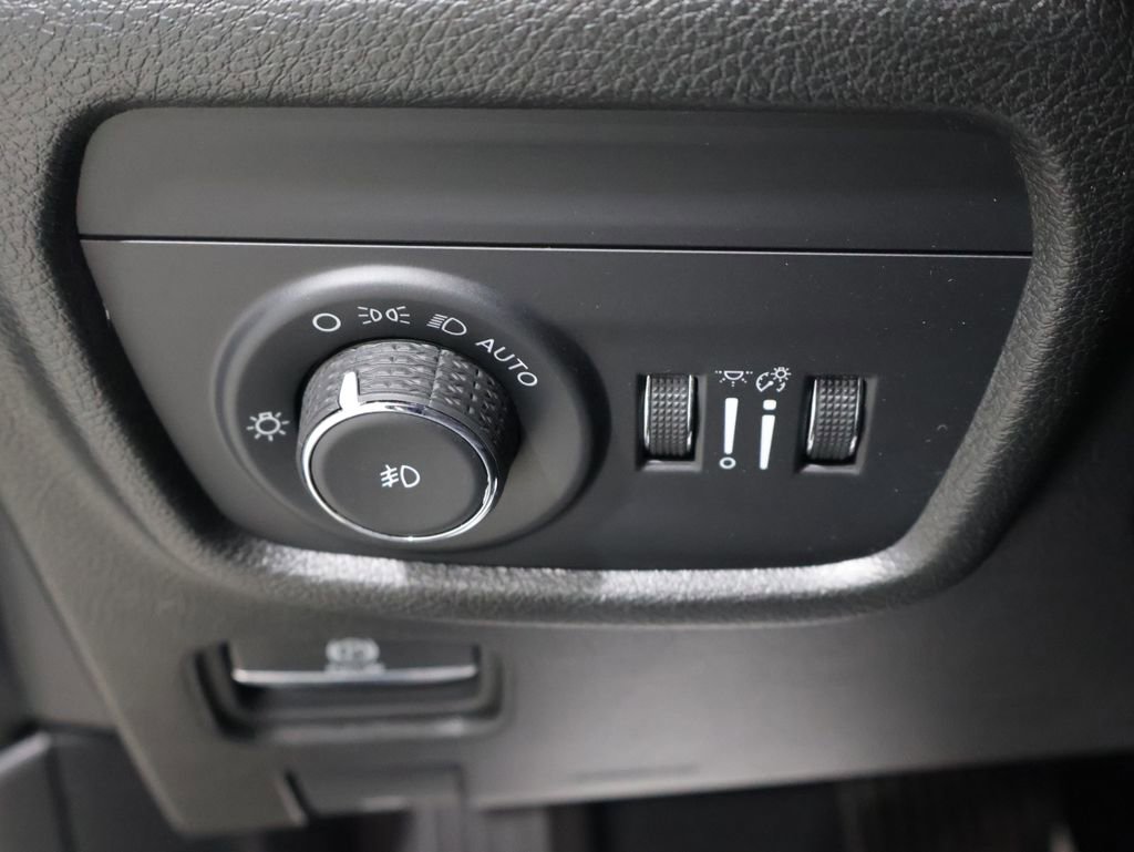 Used 2024 Jeep Grand Cherokee Limited image 30