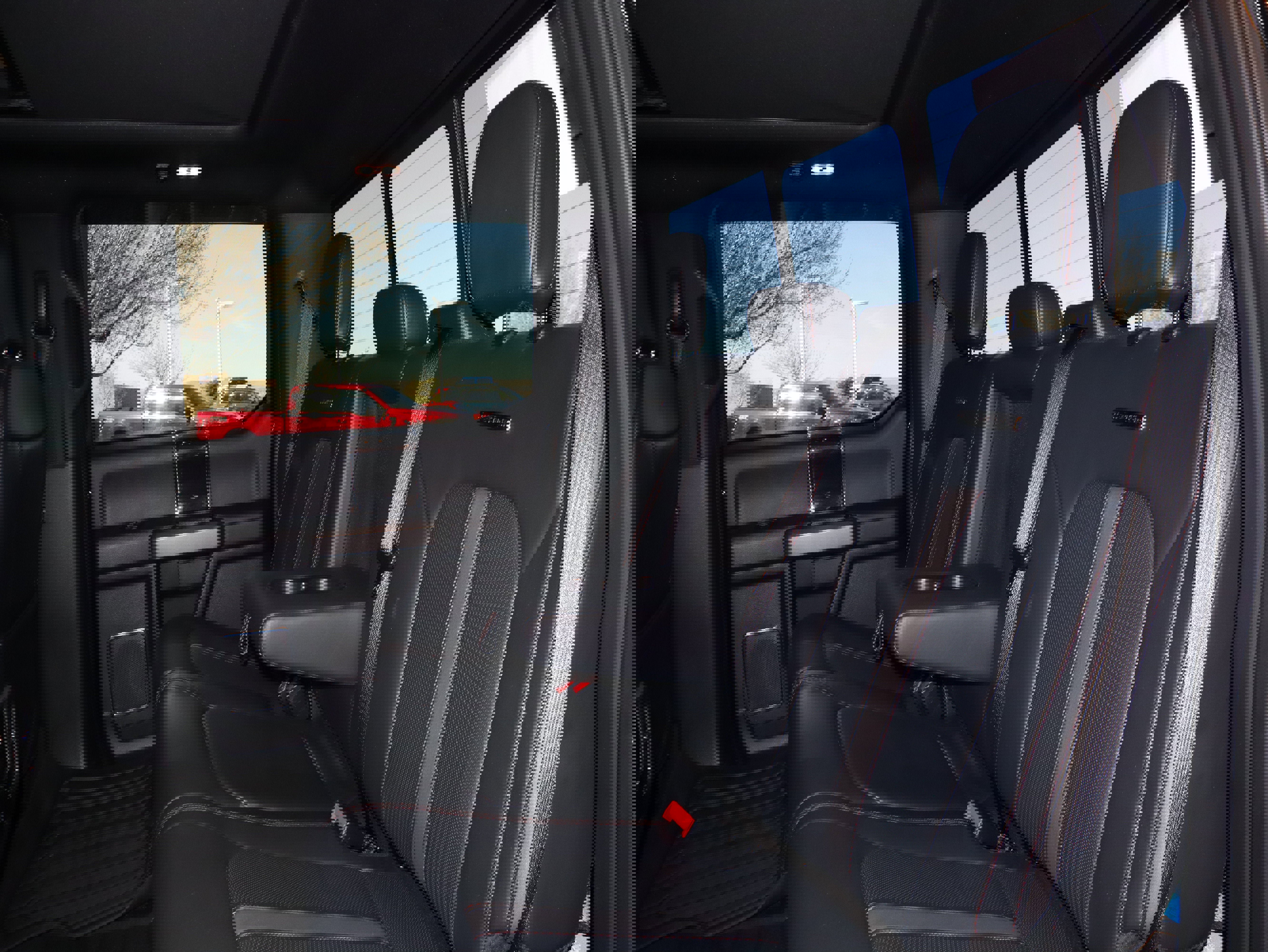 Used 2022 Ford F350 Platinum w/ Tremor Off-Road Package image 39