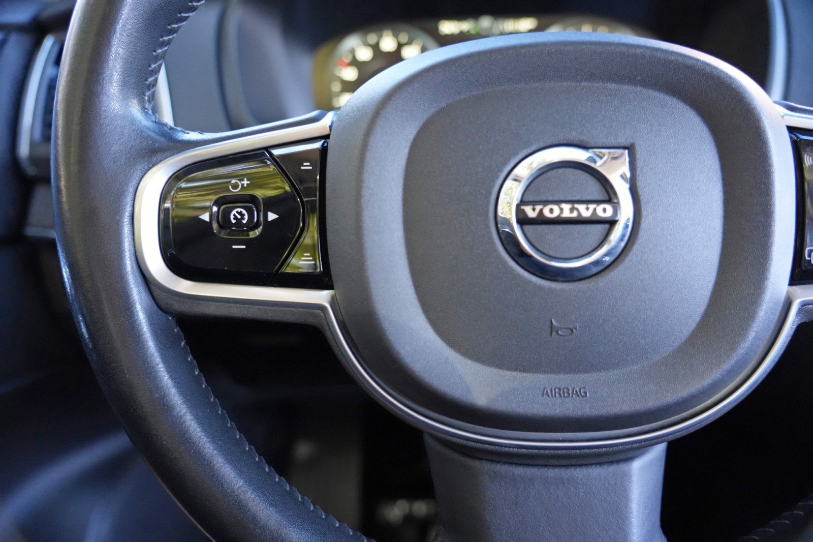 Used 2020 Volvo XC90 T6 Momentum AWD/4WD image 21