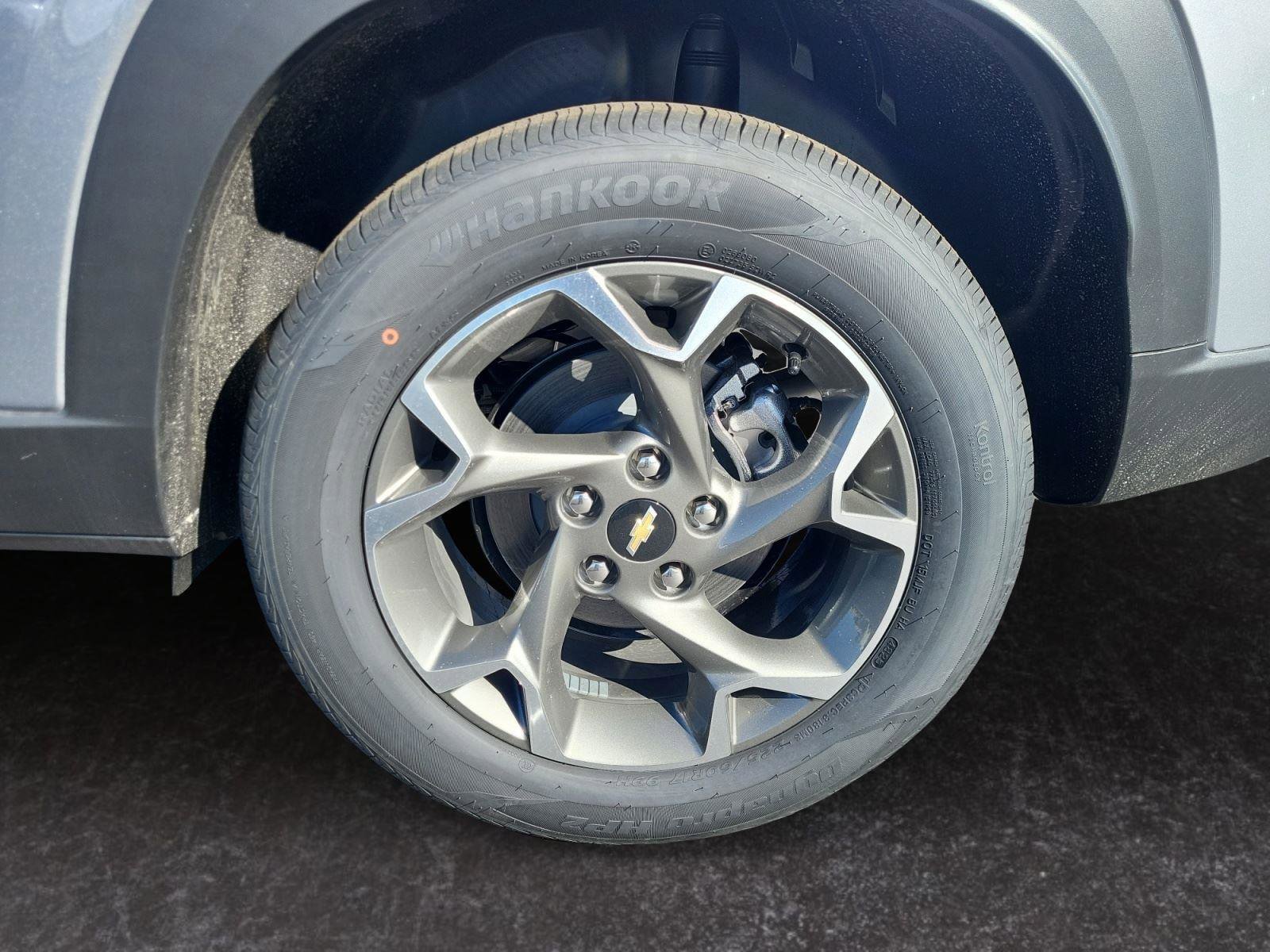 New 2026 Chevrolet Trax LT w/ Sunroof Package FWD image 28