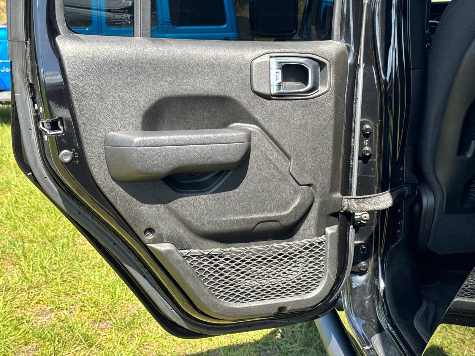 Used 2022 Jeep Gladiator Rubicon w/ LED Lighting Group AWD/4WD image 12