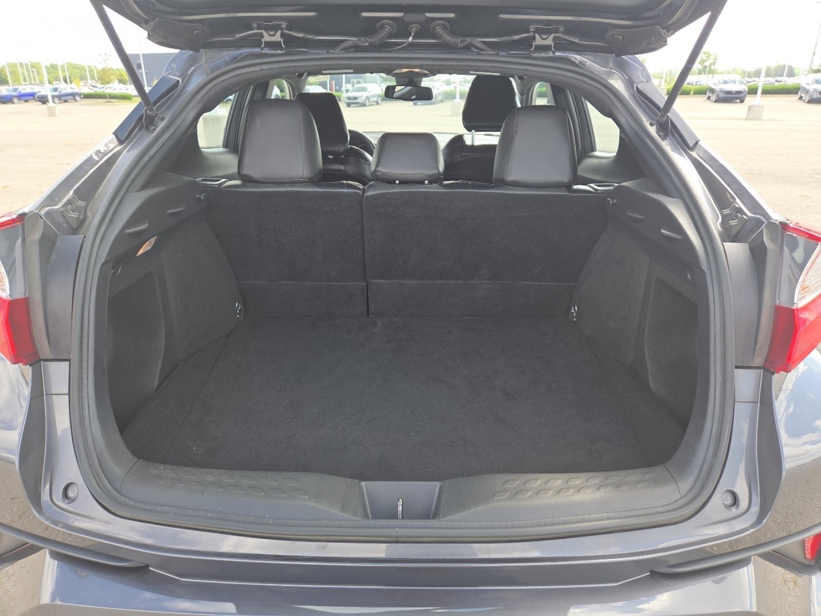 Used 2018 Toyota C-HR XLE FWD image 18