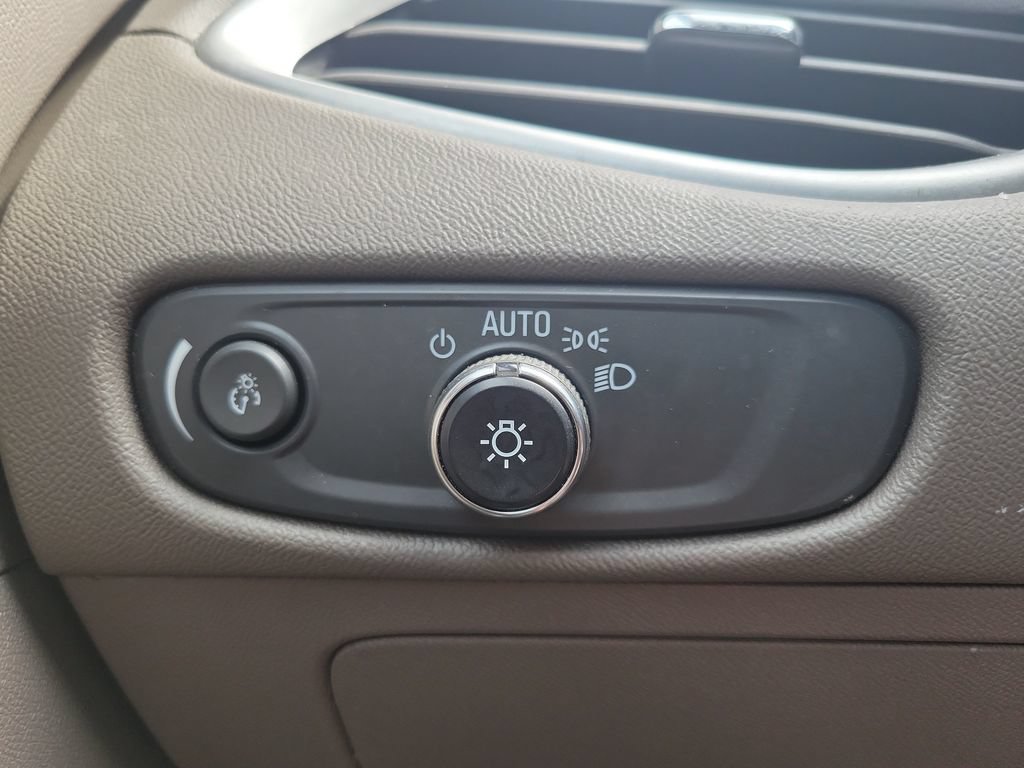 Used 2022 Chevrolet Malibu LT FWD image 28
