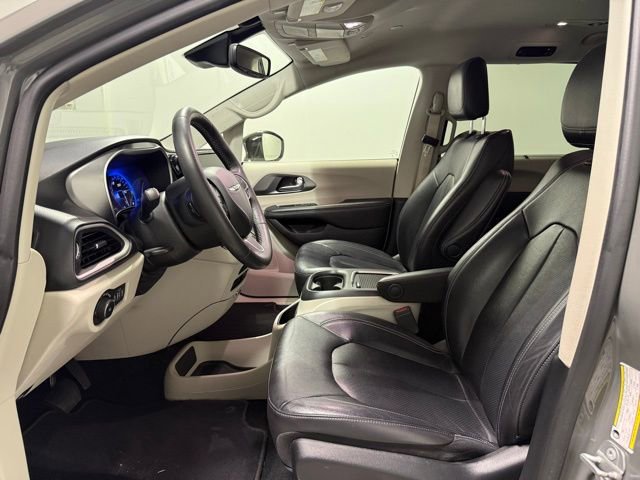 Used 2022 Chrysler Pacifica Touring-L FWD image 14
