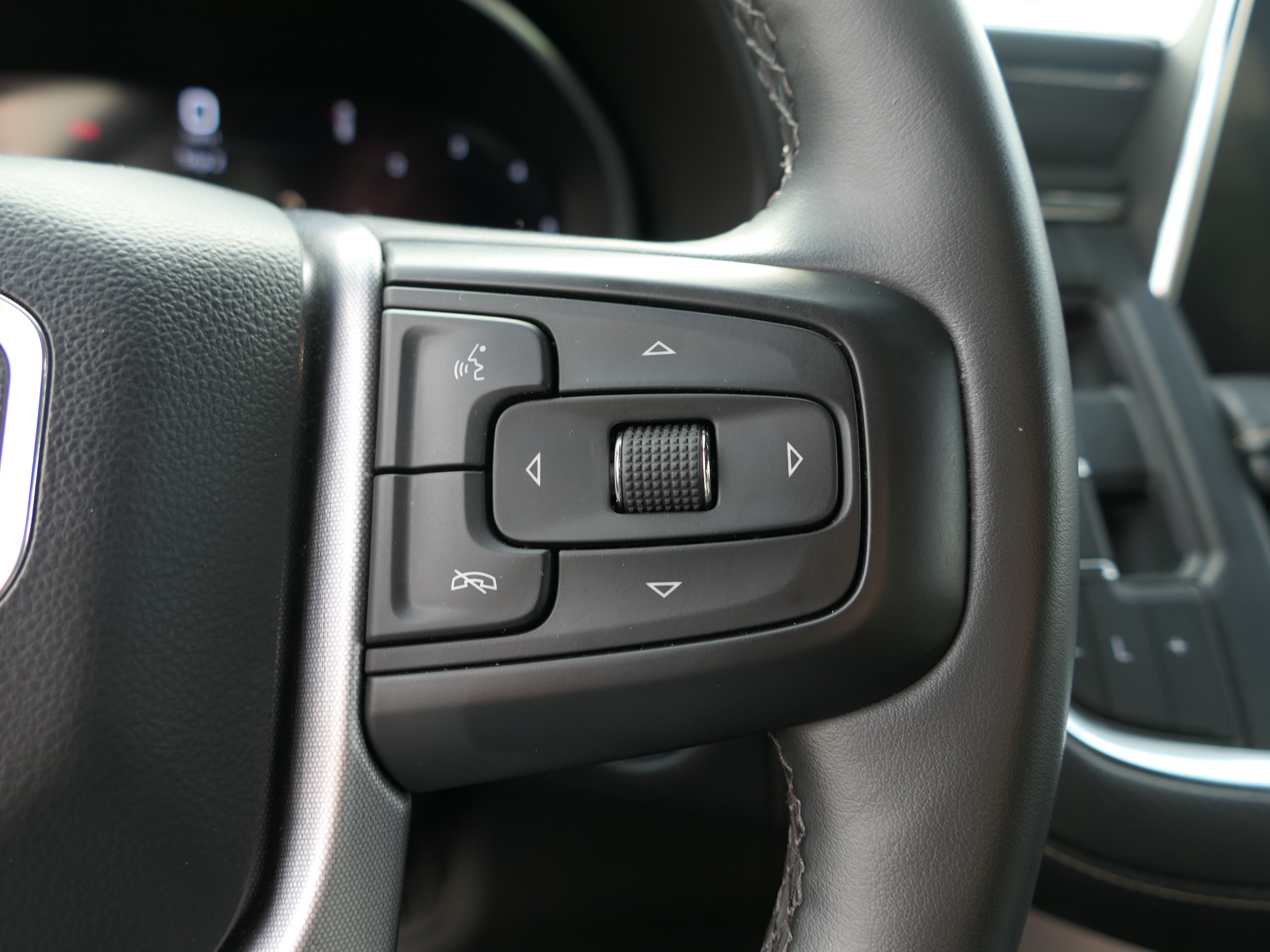 Used 2023 GMC Yukon SLT w/ SLT Premium Package AWD/4WD image 16
