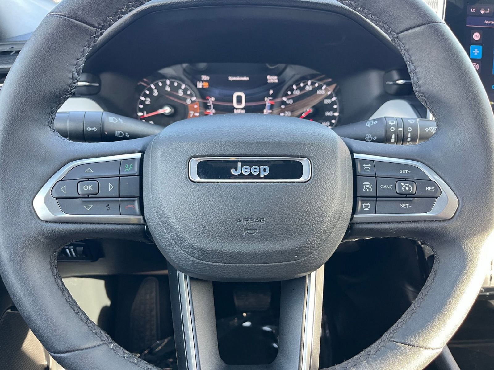 Used 2025 Jeep Compass Limited image 29