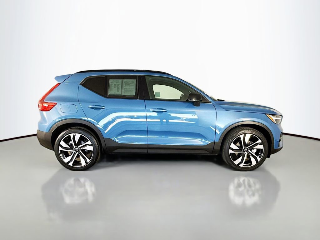 Used 2023 Volvo XC40 B5 Ultimate w/ Protection Package Premier image 8