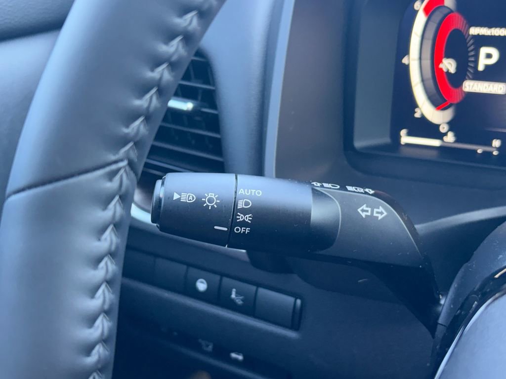 Used 2025 Nissan Rogue Platinum w/ Platinum Premium Package image 15