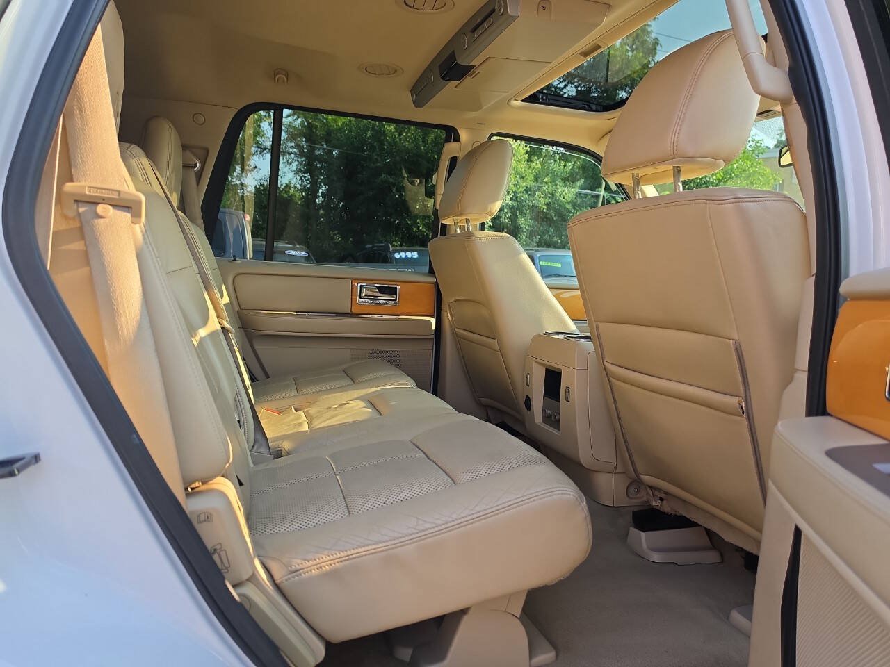 Used 2010 Lincoln Navigator 4WD image 11