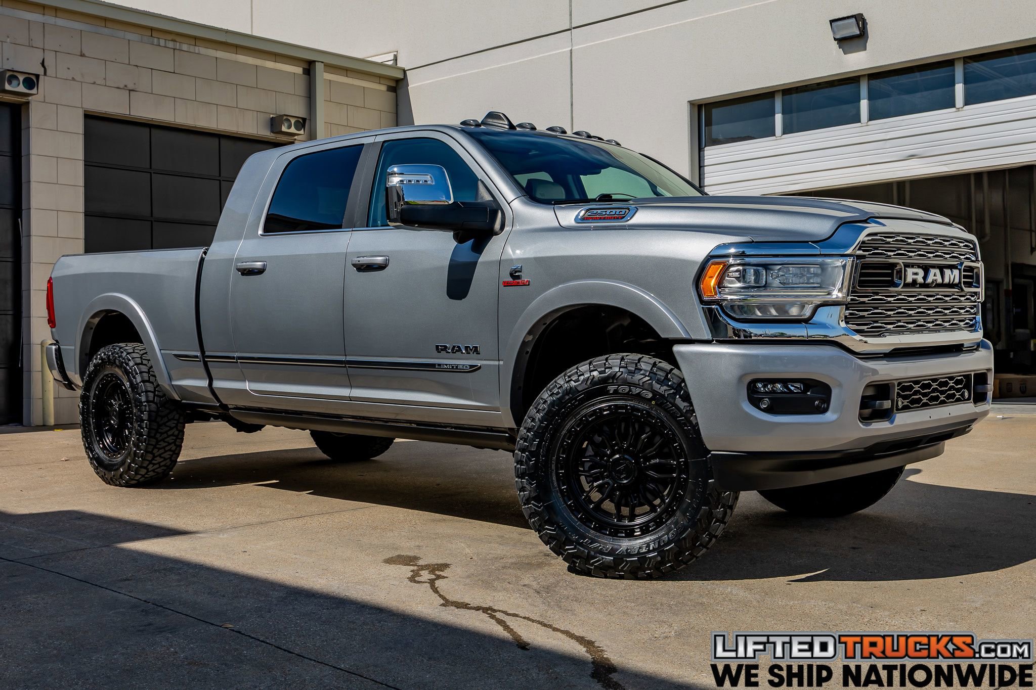 Used 2023 RAM 2500 Limited AWD/4WD image 1