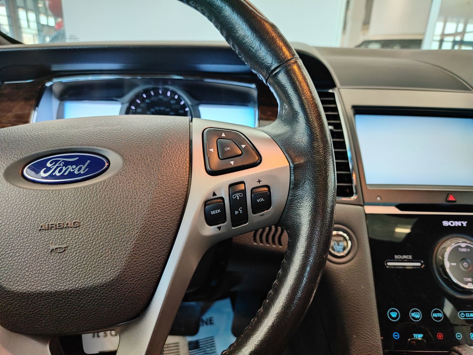 Used 2014 Ford Taurus Limited w/ Equipment Group 301A image 22