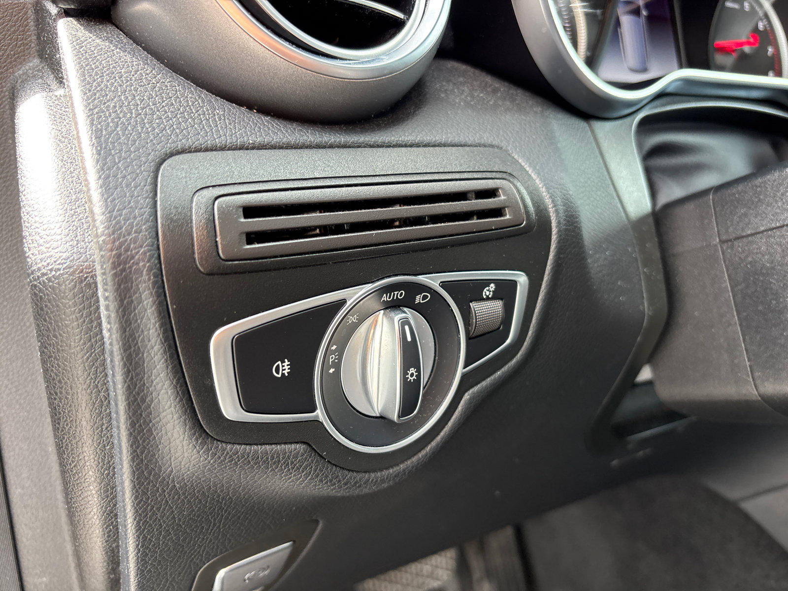 Used 2018 Mercedes-Benz GLC 300 4MATIC image 14