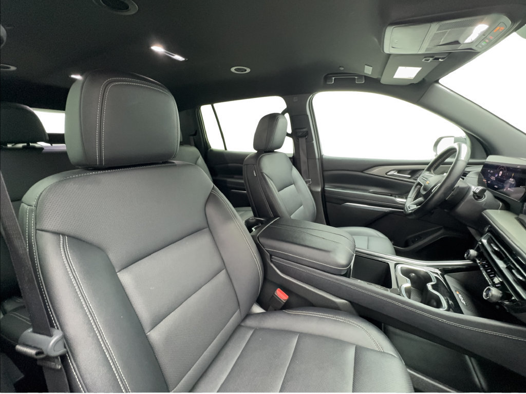 Used 2025 Chevrolet Traverse LT AWD/4WD image 34