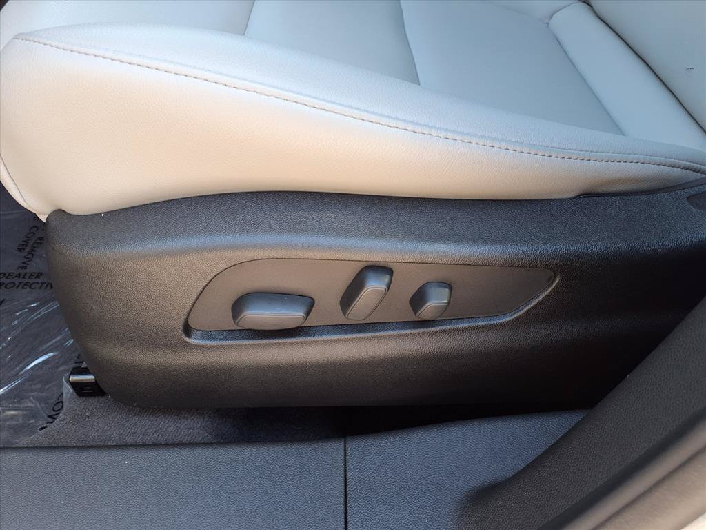 Certified 2023 Cadillac XT4 Luxury FWD image 18