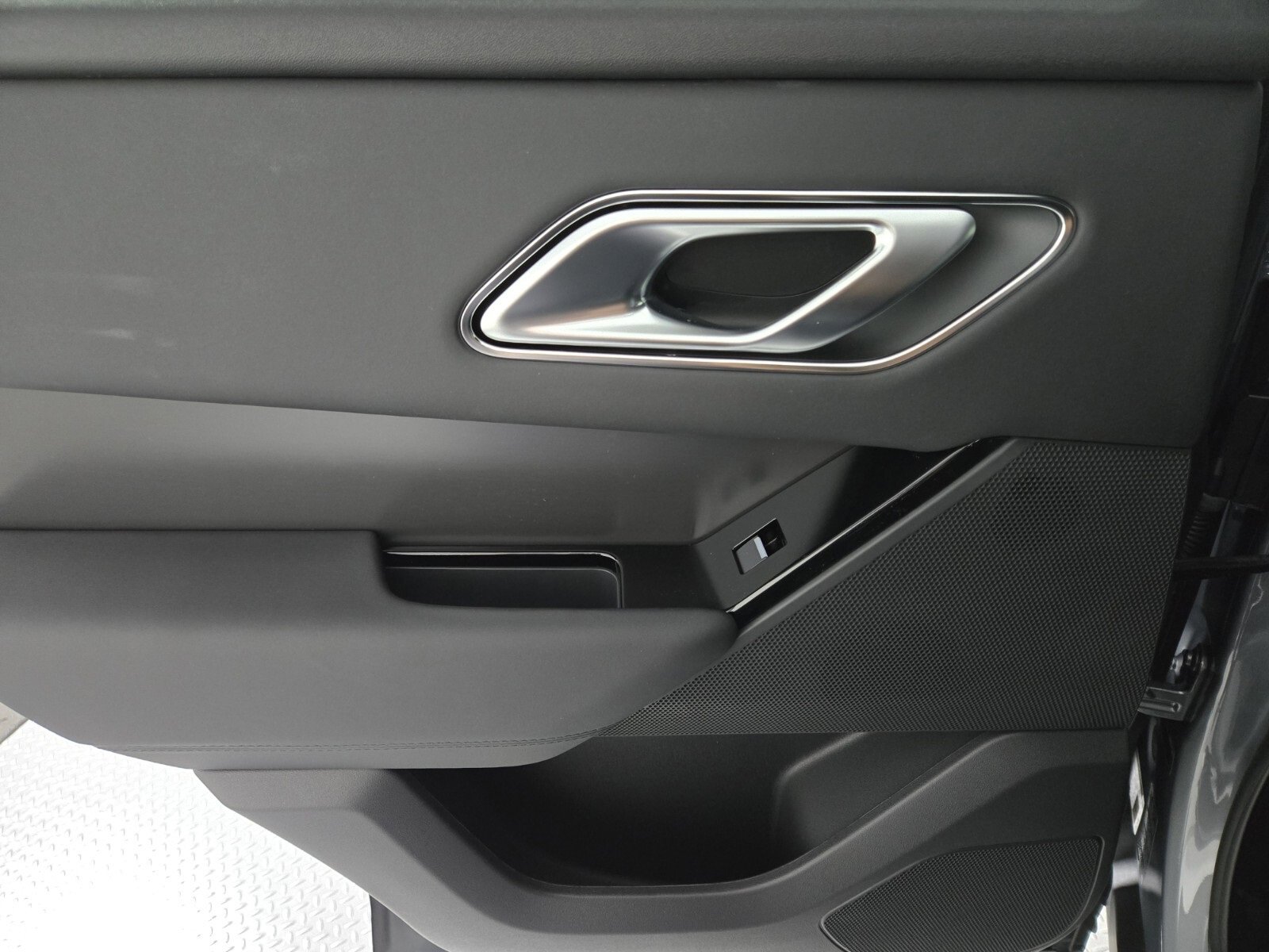 New 2026 Land Rover Range Rover Velar S image 20