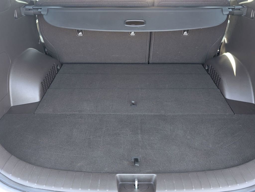 Used 2020 Hyundai Santa Fe SE image 14