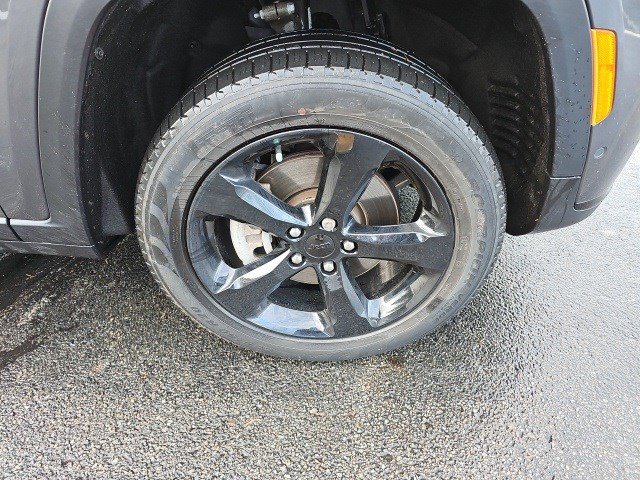 Used 2023 Jeep Grand Cherokee L Limited w/ Luxury Tech Group II image 10