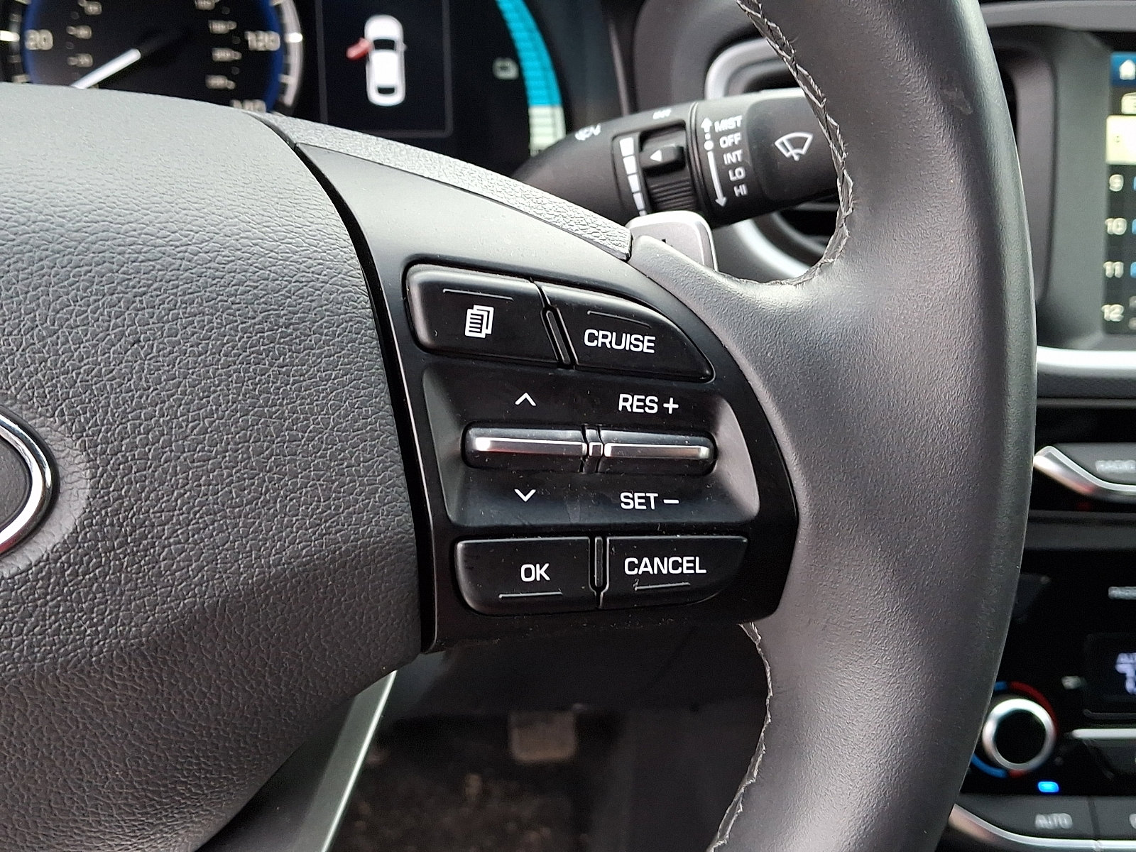 Used 2019 Hyundai Ioniq Plug-In Hybrid image 20