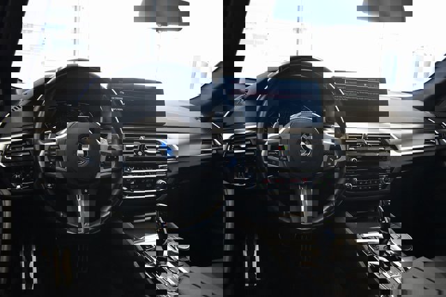 Used 2022 BMW 540i xDrive w/ M Sport Package image 25