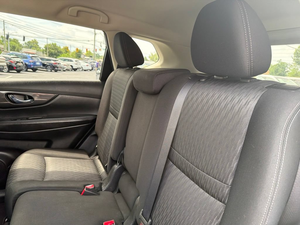 Used 2018 Nissan Rogue SV FWD image 24