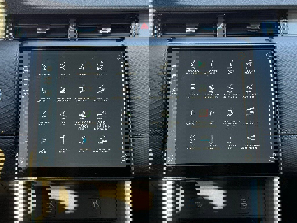 Used 2025 Land Rover Discovery Sport Dynamic SE image 29